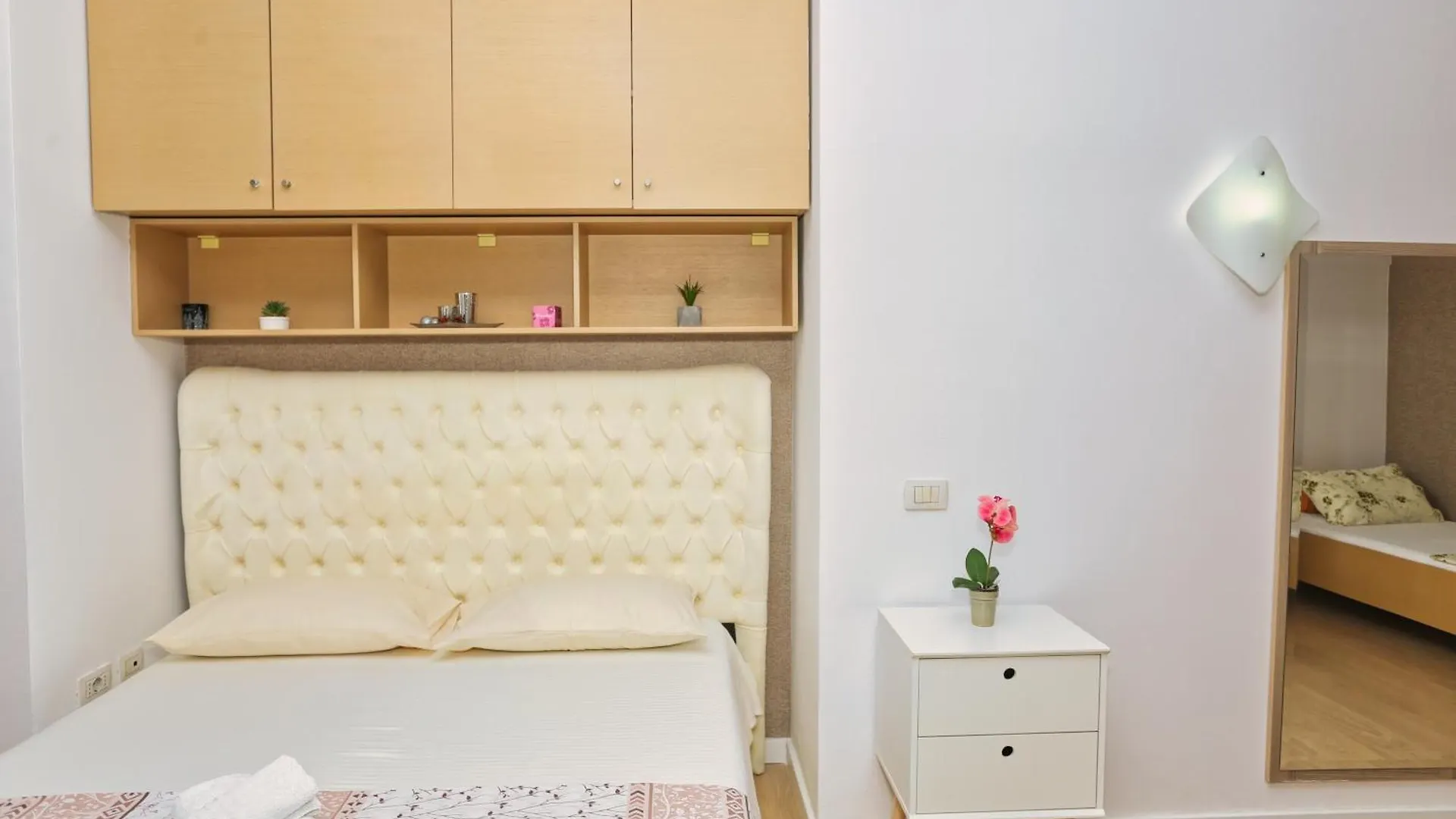 Cozy Apartment Near Square 21 Tirana 0*,  Albânia