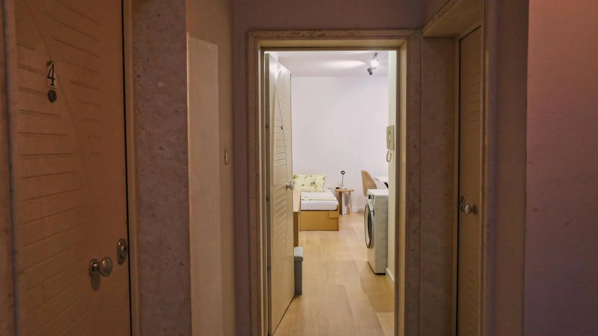 Cozy Apartment Near Square 21 Tirana