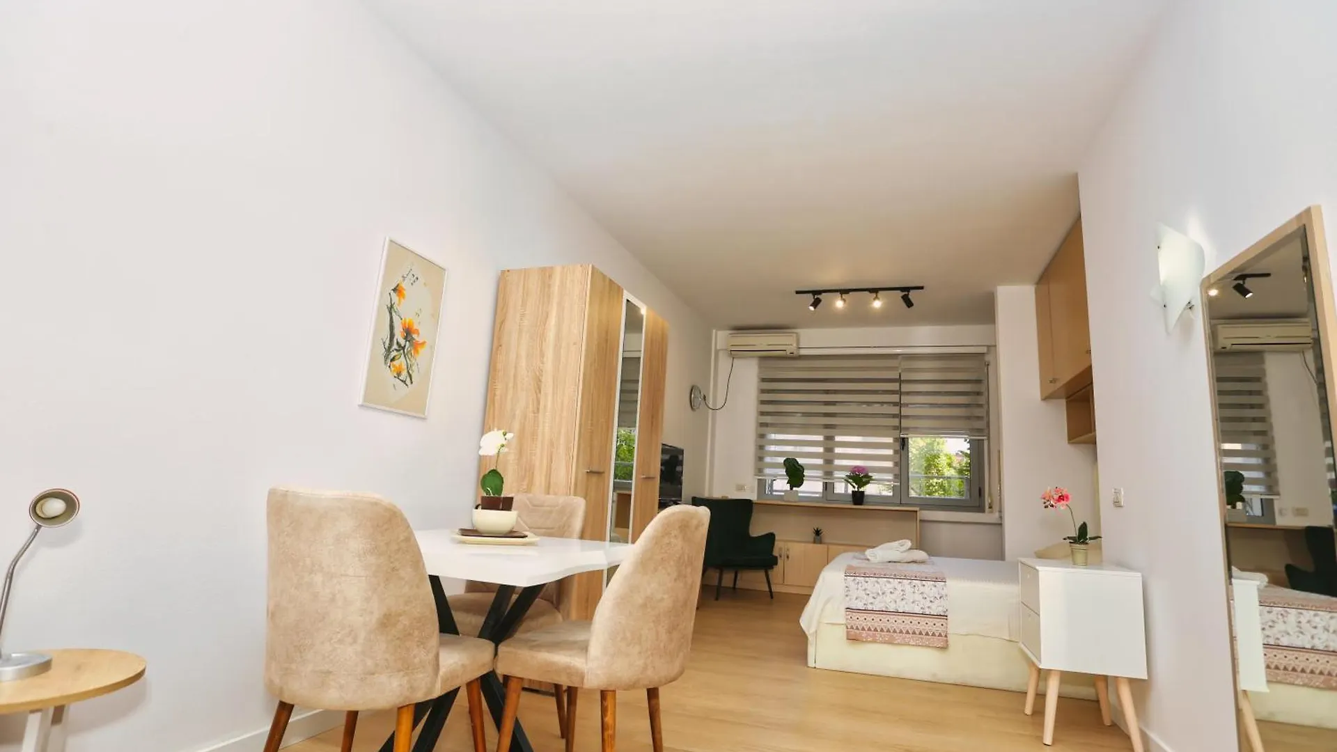 Cozy Apartment Near Square 21 Tirana