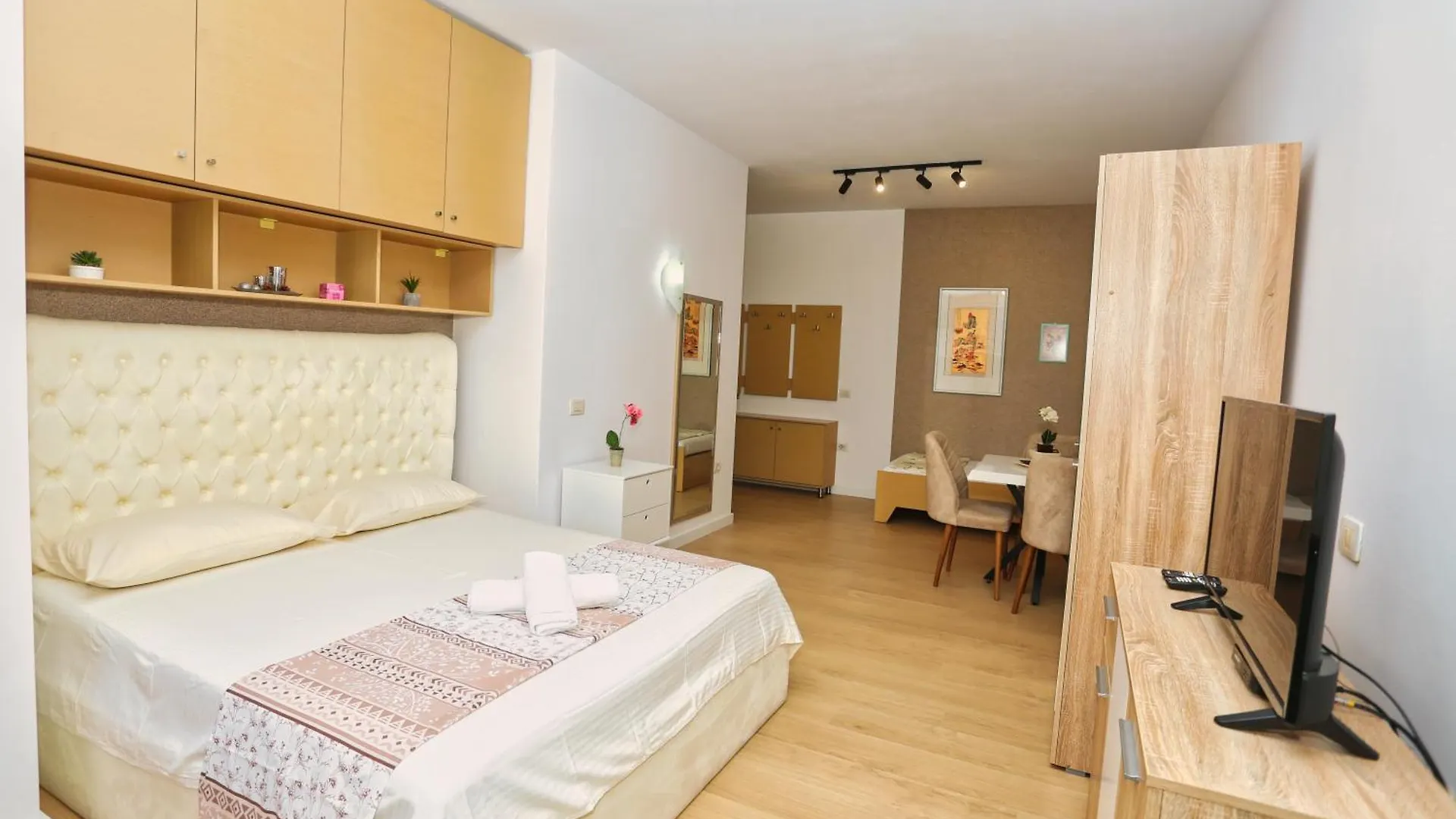 Cozy Apartment Near Square 21 Tirana