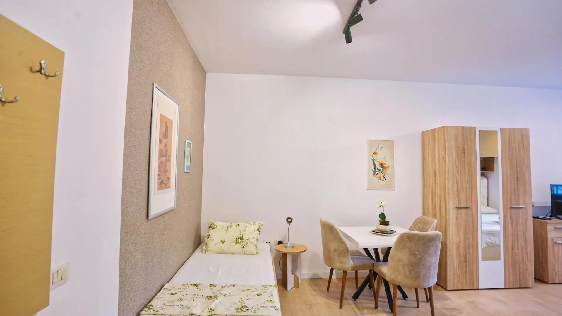 Cozy Apartment Near Square 21 Tirana 0*,
