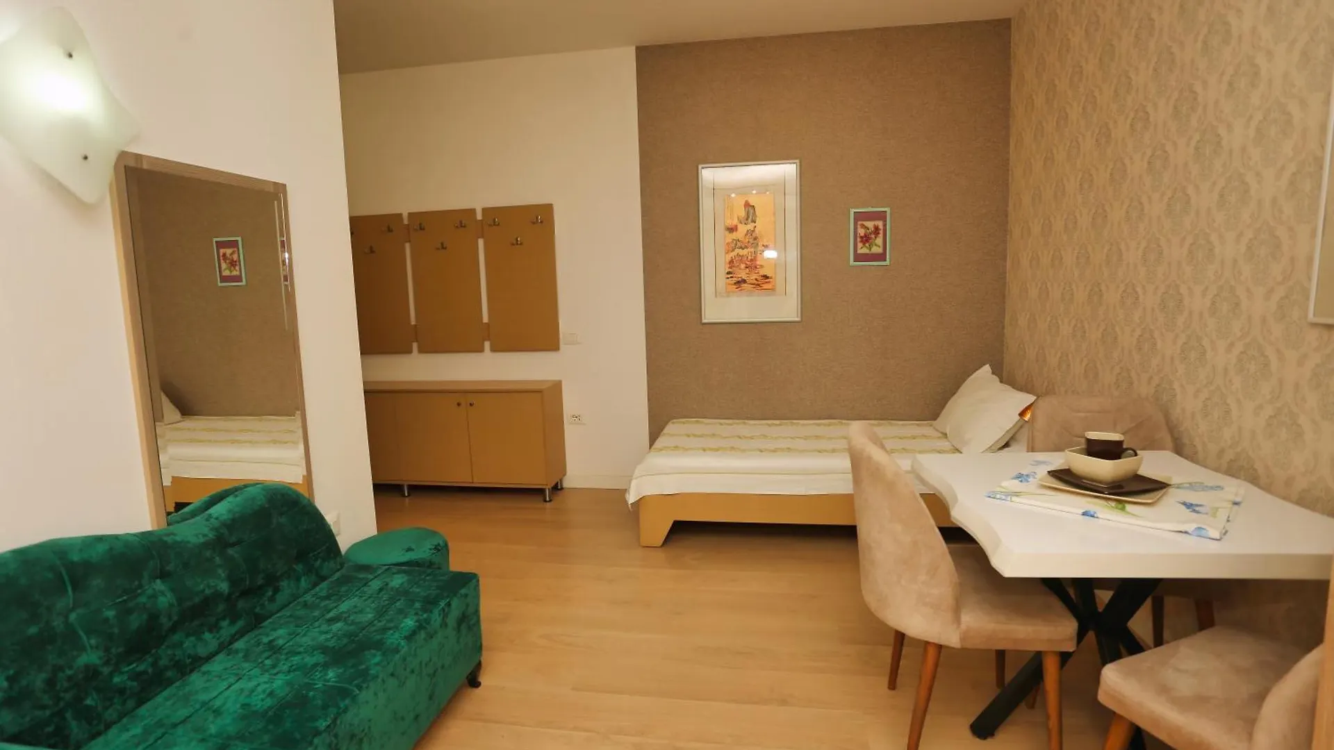 Cozy Apartment Near Square 21 Tirana Albânia