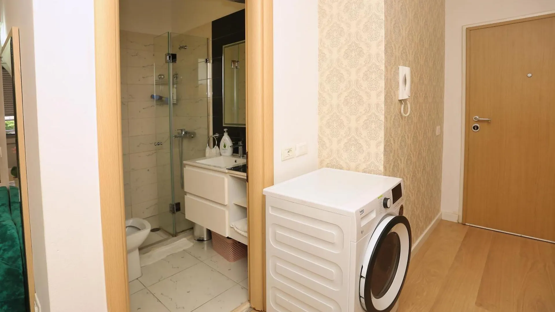 Cozy Apartment Near Square 21 Tirana