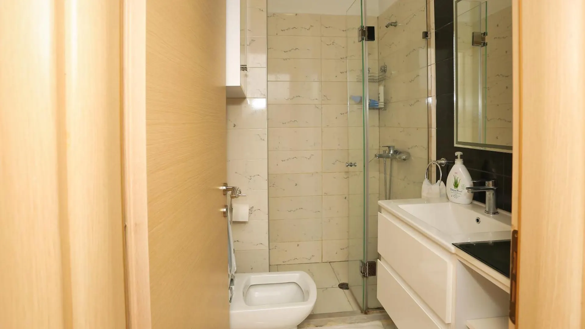 Cozy Apartment Near Square 21 Tirana Albânia