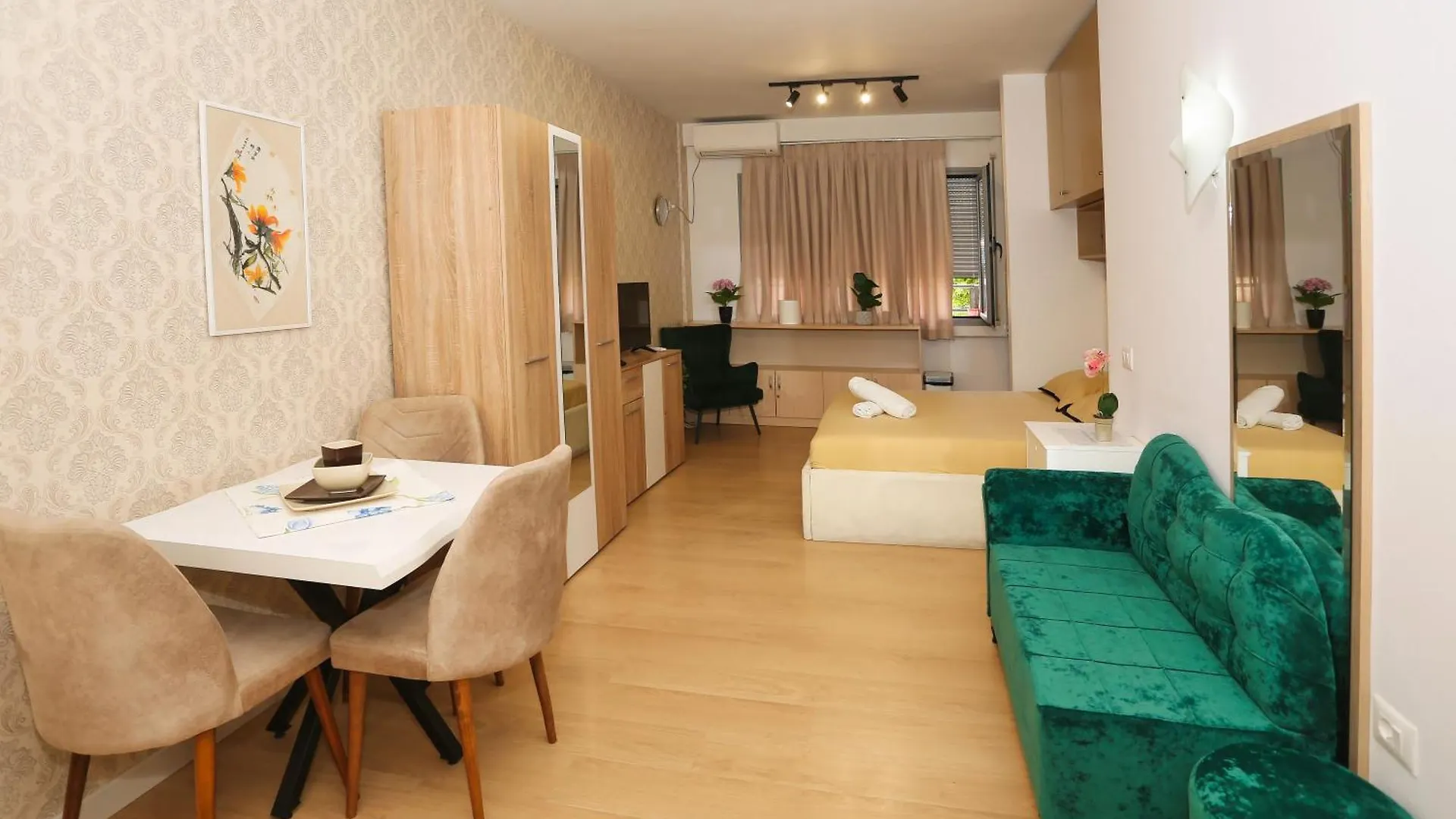 Cozy Apartment Near Square 21 Tirana