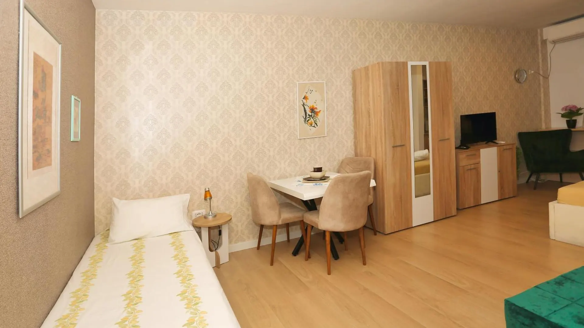 Cozy Apartment Near Square 21 Tirana Albânia
