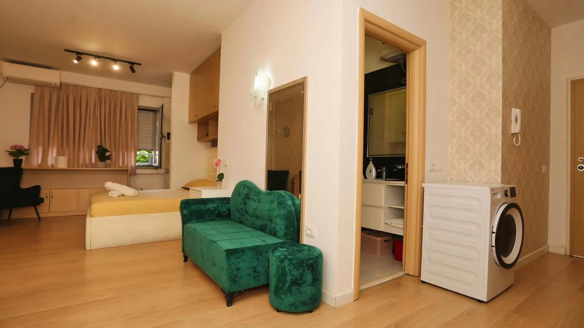 Cozy Apartment Near Square 21 Tirana